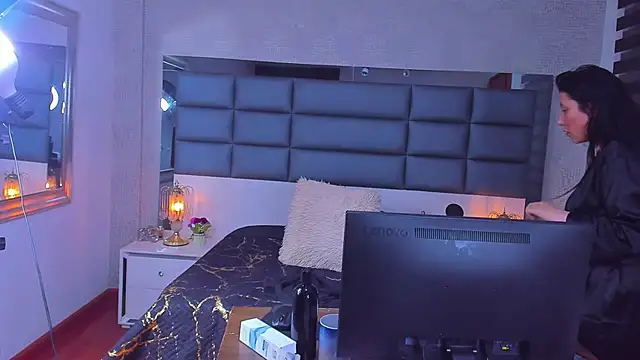 Nohemi_louse's cam snapshot