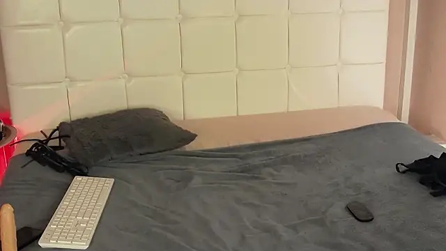 IzieCarter's cam snapshot