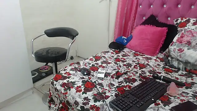 SexyBootie's cam snapshot