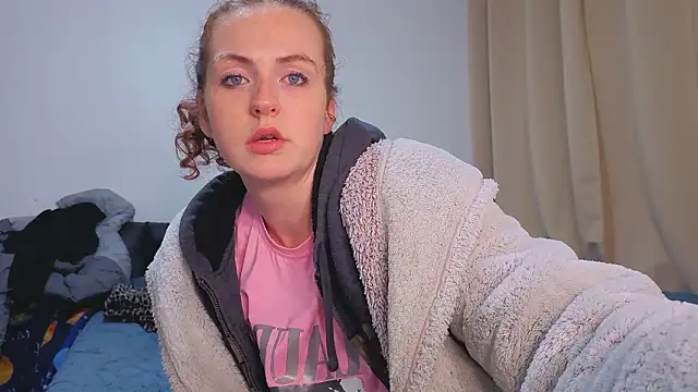 ENGLISHEMILY_69's cam snapshot