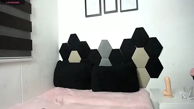 Lili_mdls's cam snapshot