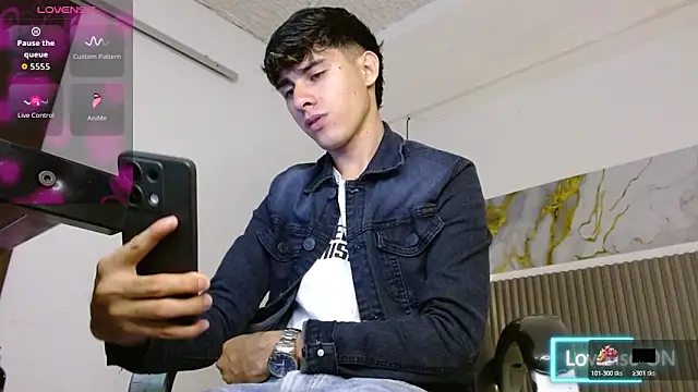 Dyla_n18's cam snapshot