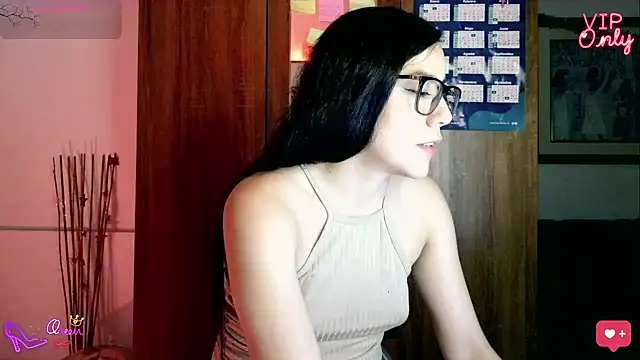 LauGrayJ live sex cam