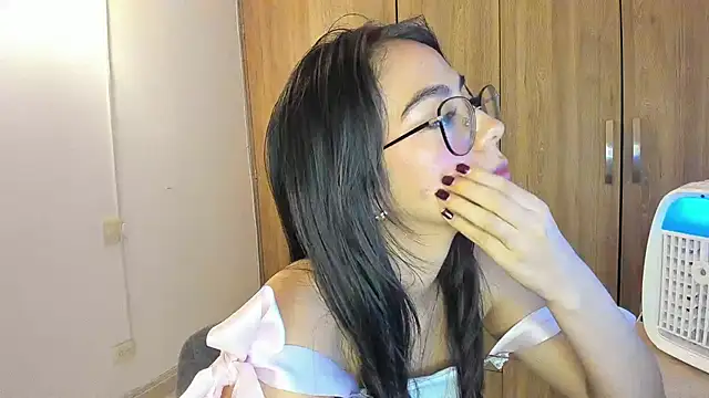 horny_adiction's cam snapshot