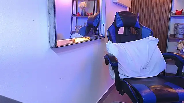 Kenya--Buhle live sex cam