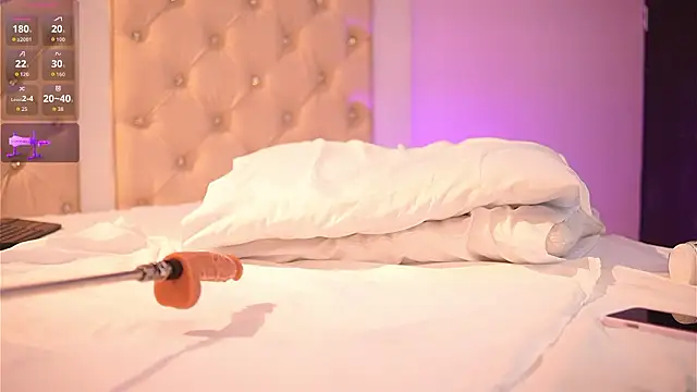 caroline_adams_'s cam snapshot