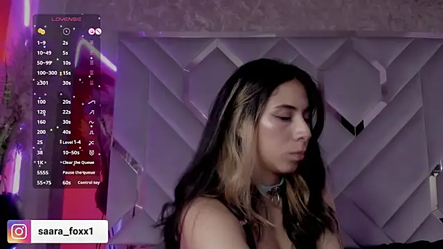 Sara_Foxx1's cam snapshot