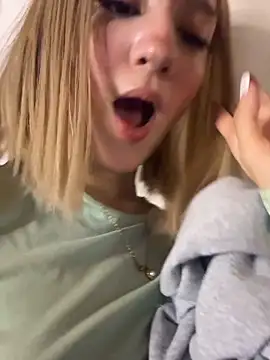 SweetBunnyGF's cam snapshot