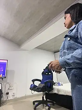 NINA_18_YEARS live sex cam