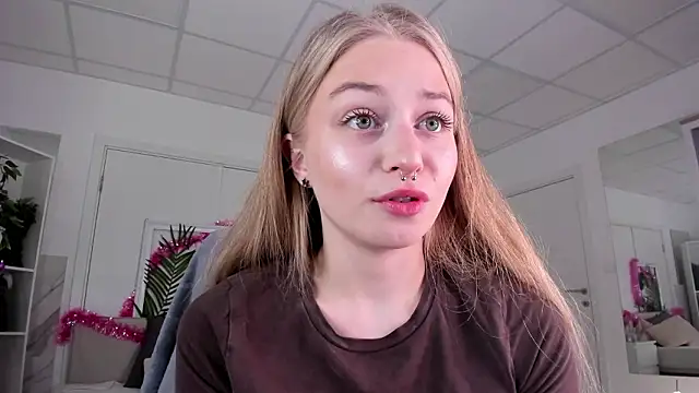 MiaMews live sex cam