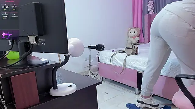 Nayla-Mouna live sex cam