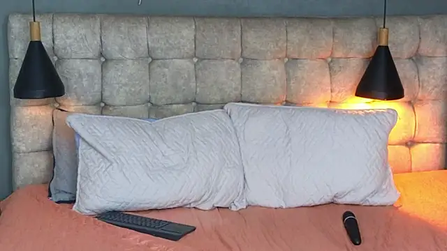 Laia_and_Aloby's cam snapshot