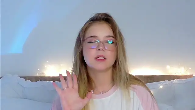 Lilith_Bonheur's cam snapshot