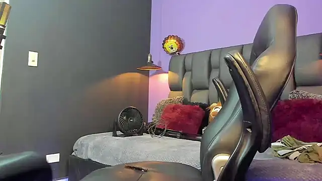 Lyon_vach live sex cam