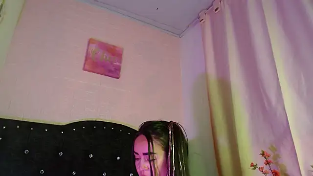 Ambar_Rouxee's cam snapshot