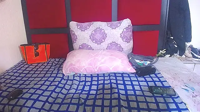 MaximTease24's cam snapshot