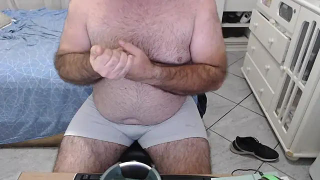 MysterBearMG live sex cam