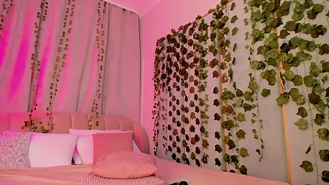 Love_is_Lola live sex cam