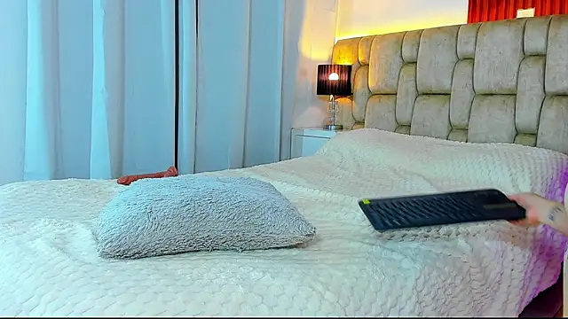 whitney_white_'s cam snapshot