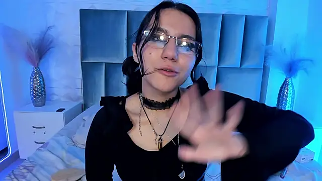 HollyPeach live sex cam