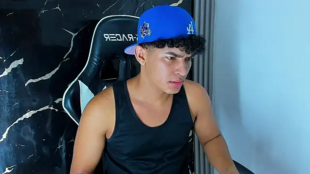 jamescurly00's cam snapshot