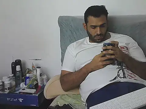 AlphaLatinoBear's cam snapshot