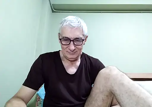 BIGUNCUTHARDCOCK live sex cam