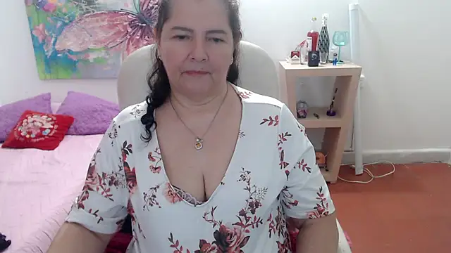 leonela_69's cam snapshot