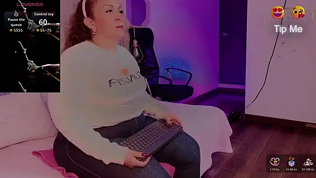 scarlettbooty live sex cam