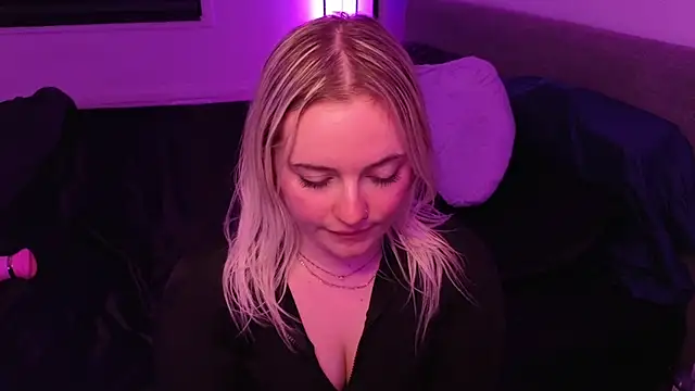 margot_robbie7's cam snapshot