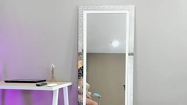 Kylievega_'s cam snapshot