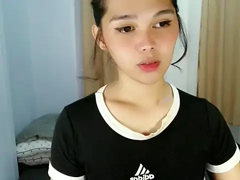 sluttyLeila live sex cam