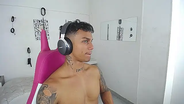 Leonard_Price live sex cam