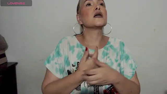 Miss_Agatha's cam snapshot