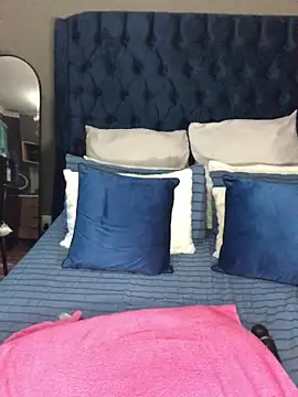 SultryBusty's cam snapshot