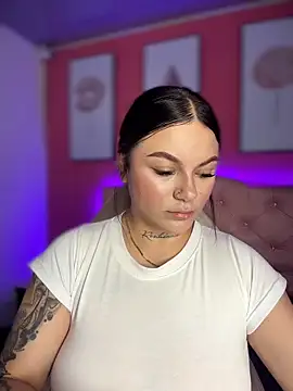 Megaan__More's cam snapshot