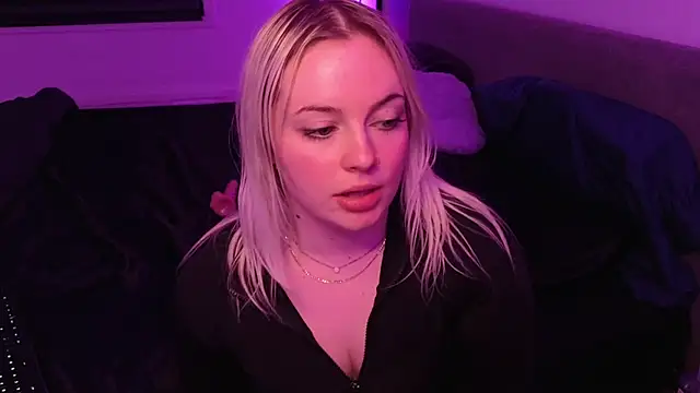 margot_robbie7's cam snapshot