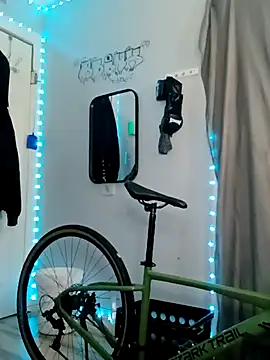 TheRealMrDLlong's cam snapshot