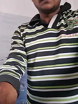 Itsdesi_boy live sex cam