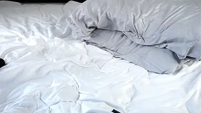 MonetLeitman's cam snapshot