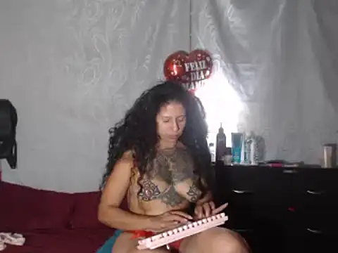 CataleyaRosee's cam snapshot