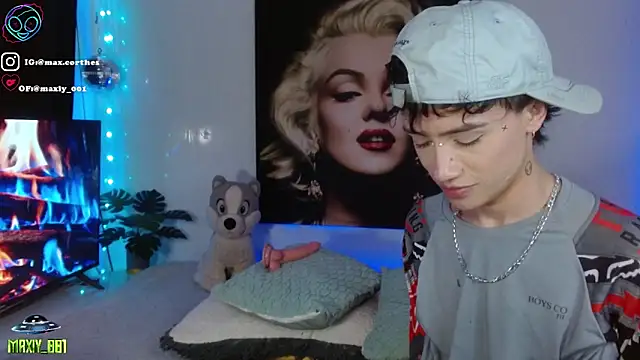 maxiy_001 live sex cam