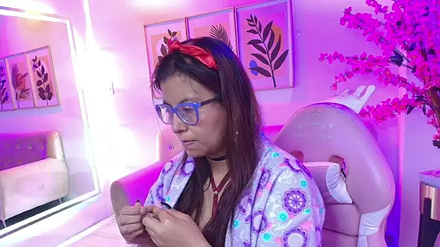 Amber__rouge's cam snapshot