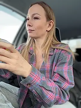 LavenderHot's cam snapshot