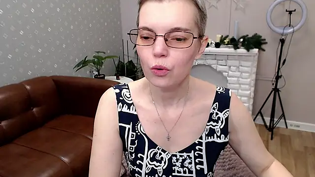 Cutie_Erikaa1's cam snapshot