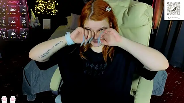 Clumsy_Nana's cam snapshot