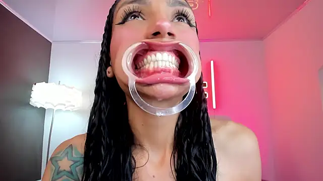 miss___evangeline's cam snapshot