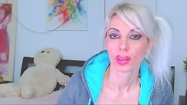 HoneyLara's cam snapshot