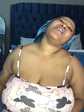 SultryBusty's cam snapshot