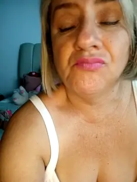 Lucy_miles's cam snapshot